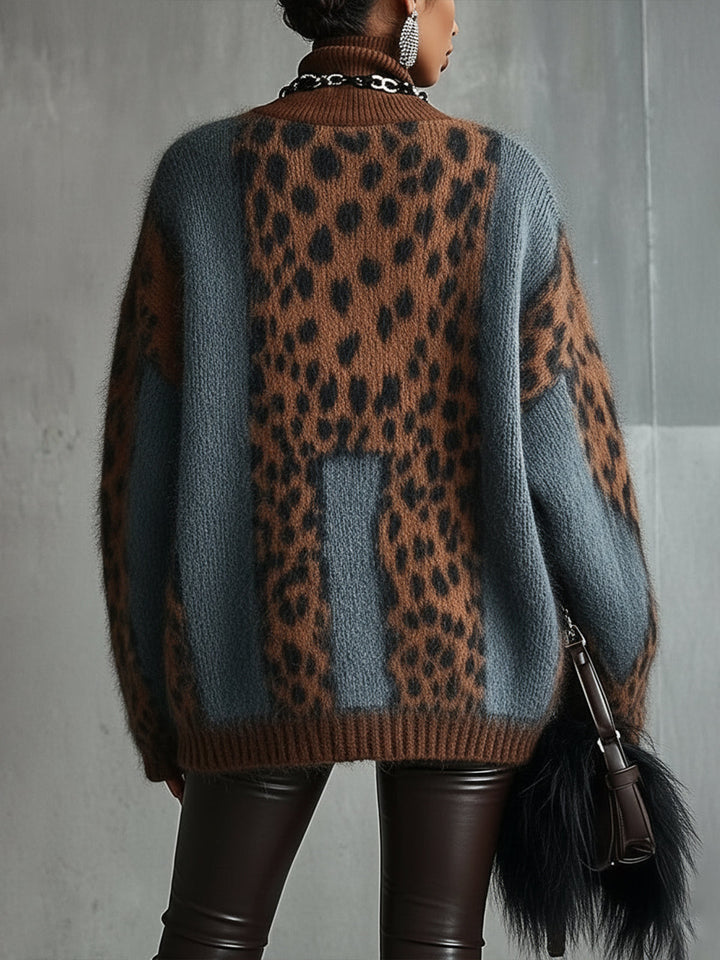 Maglione a collo alto con stampa leopardata