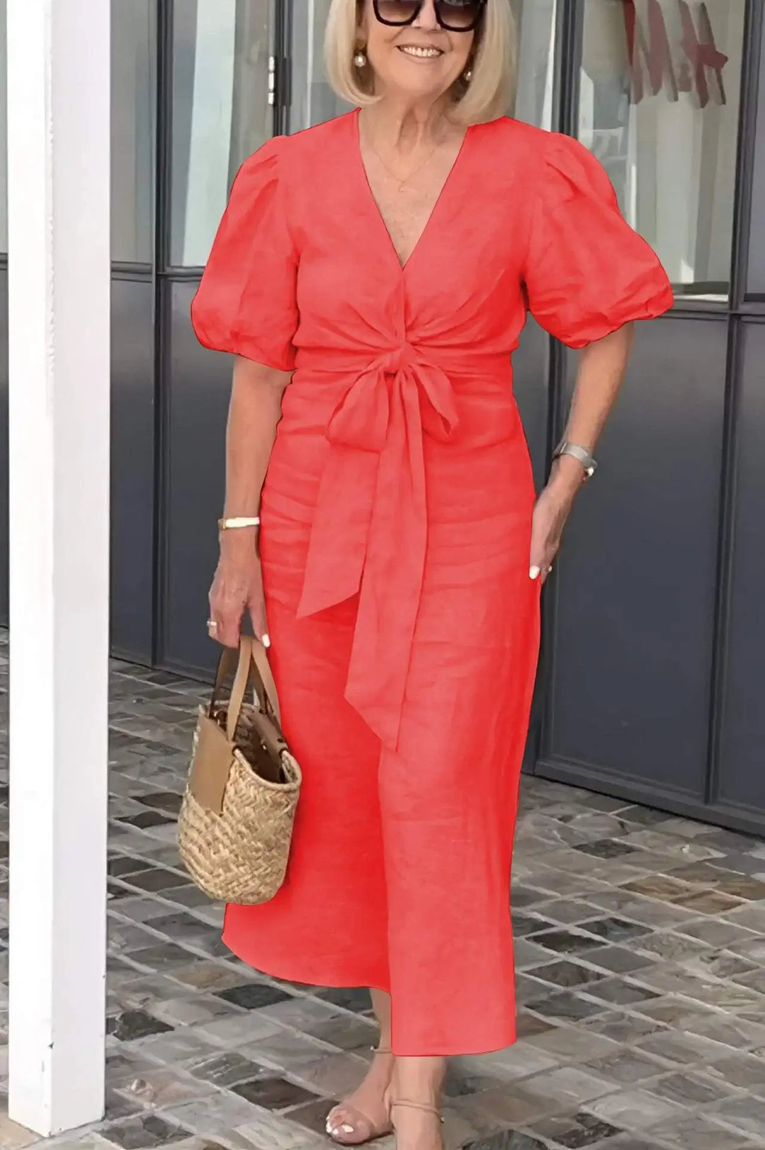 LYNORA | ABITO MIDI ELEGANTE CON SCOLLO A V